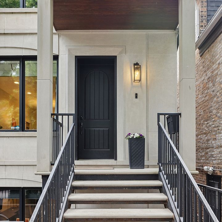 1st image of 2031 W Dickens Ave