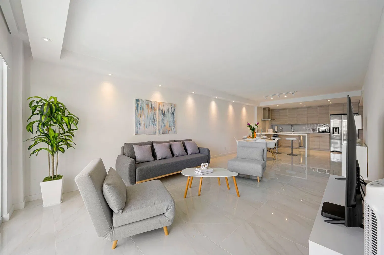 1 bed, 1.0 bath, 1001 sqft, $3,987 — Photo 4