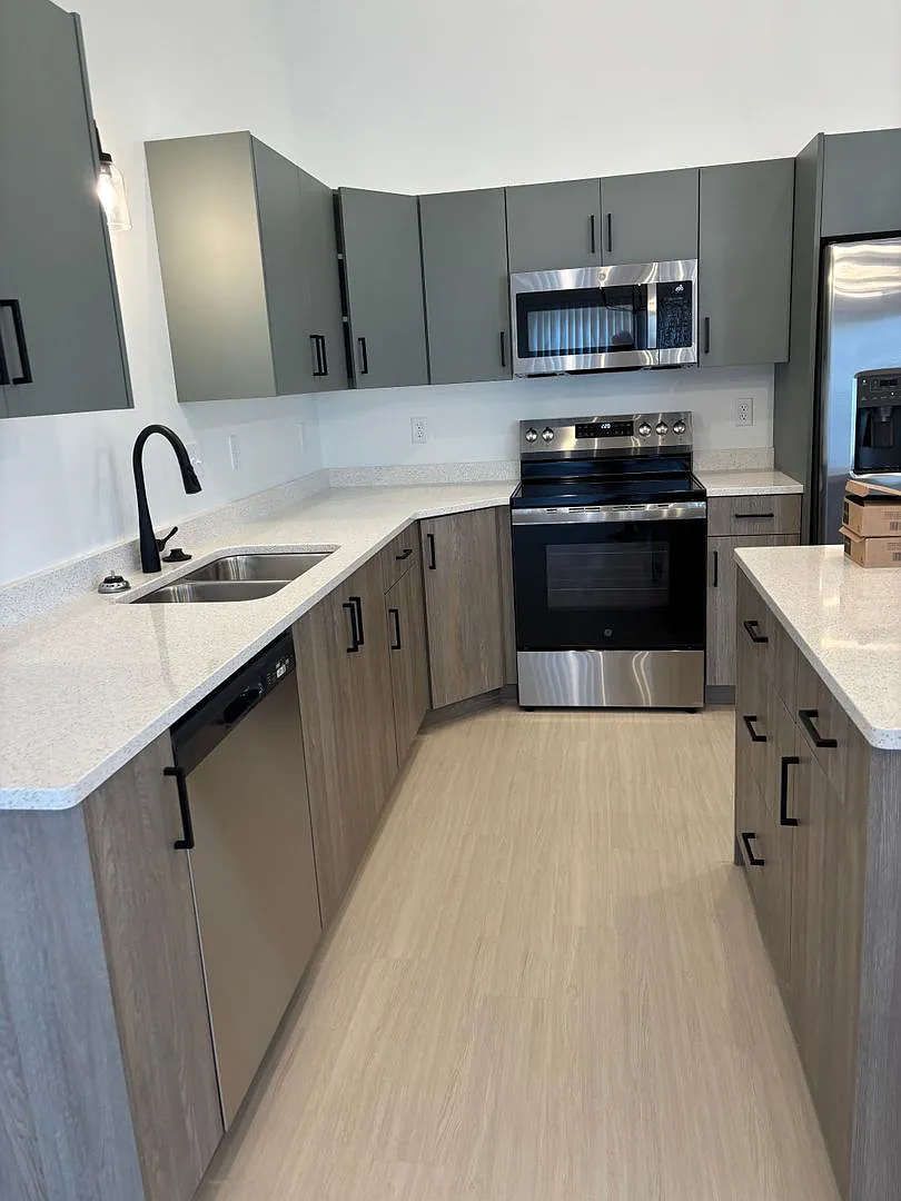 3 Bedroom 3 Bathroom Townhomes — Photo 3