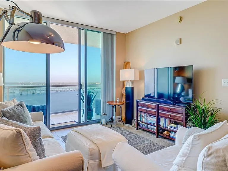 3000 Oasis Grand Blvd #3006 — Photo 2
