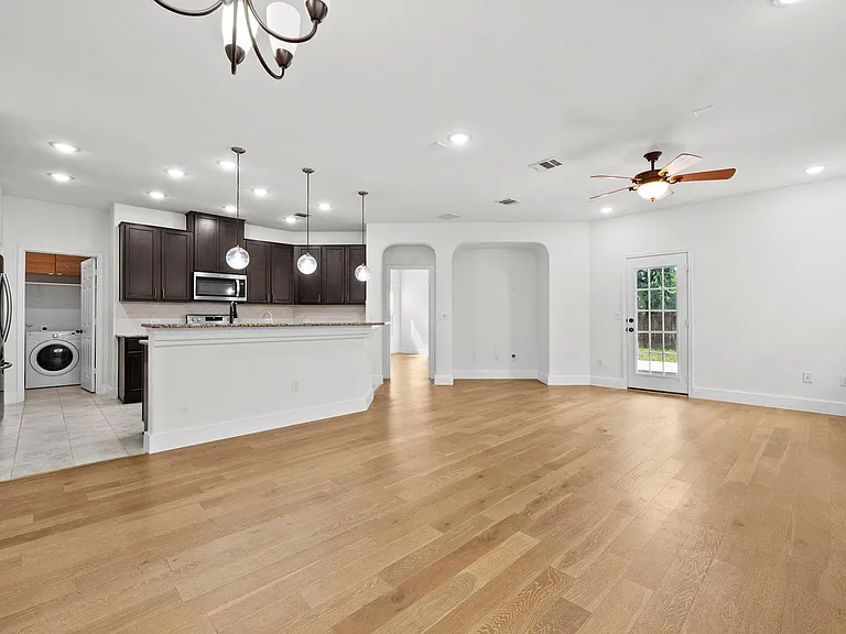 544 Ayinger Ln — Photo 2
