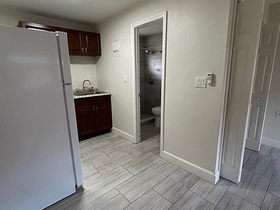 3rd image of 418 Plaza Ave #3