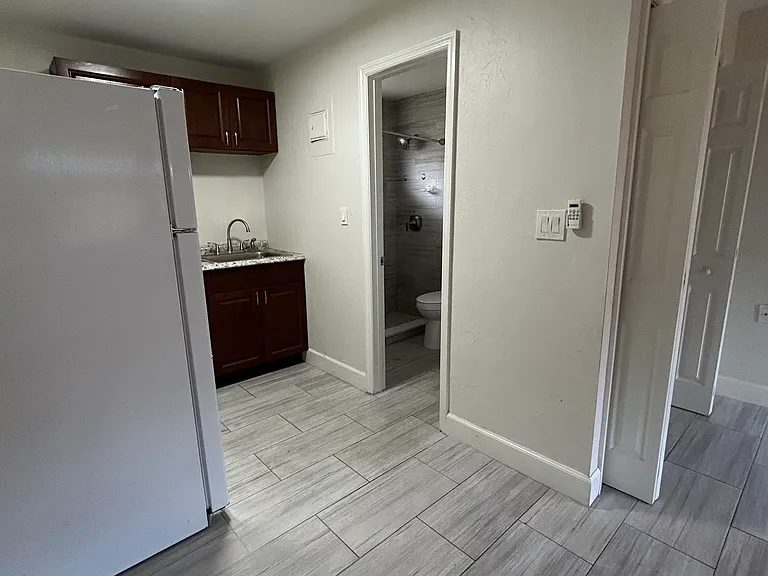 418 Plaza Ave #3 — Photo 3