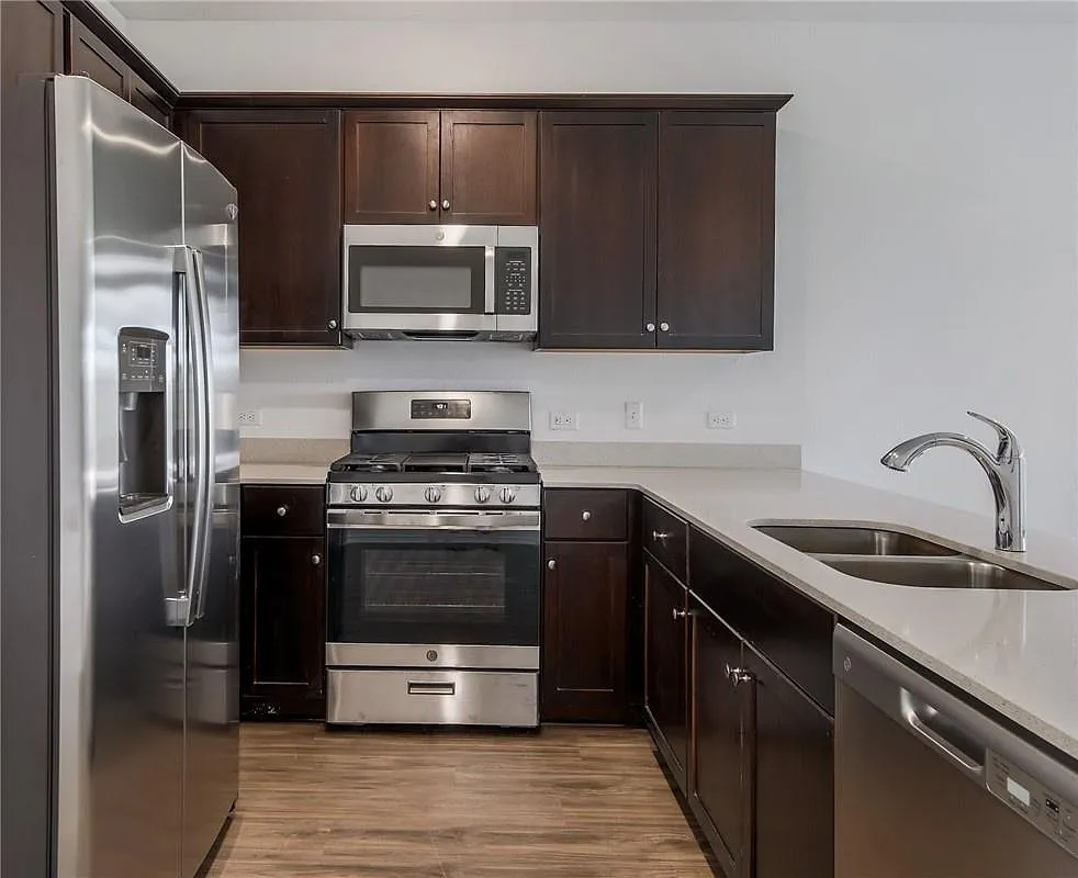 4 bed, 2.5 bath, 1875 sqft, $2,100 — Photo 4