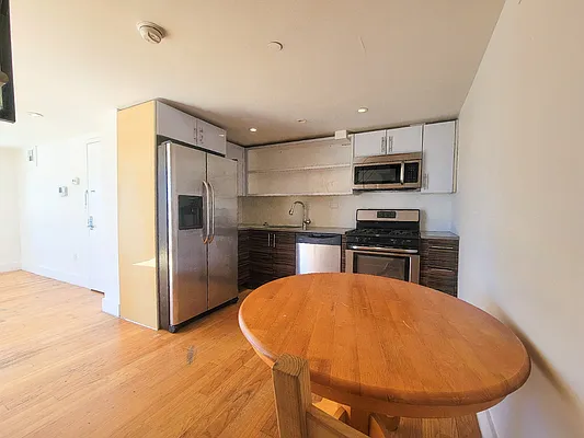 Rented by Unit 5 LLC | media 7