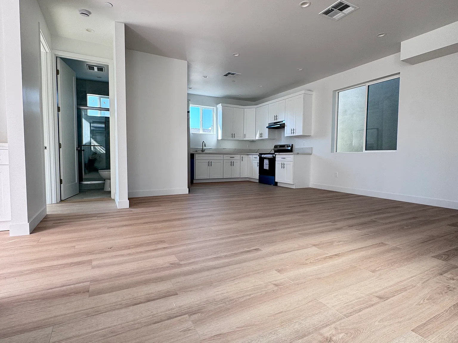 3 bed, 1601 sqft, $4,495 — Photo 4
