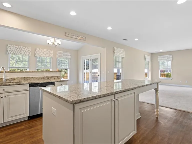 120 Thames Valley Dr — Photo 6