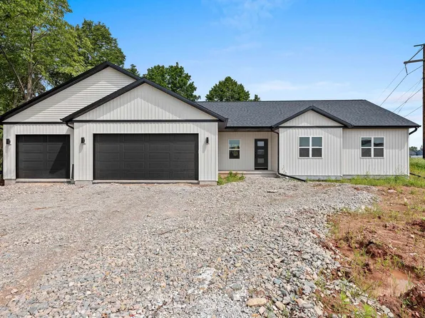 1613 Founders St, Neenah, WI 54956