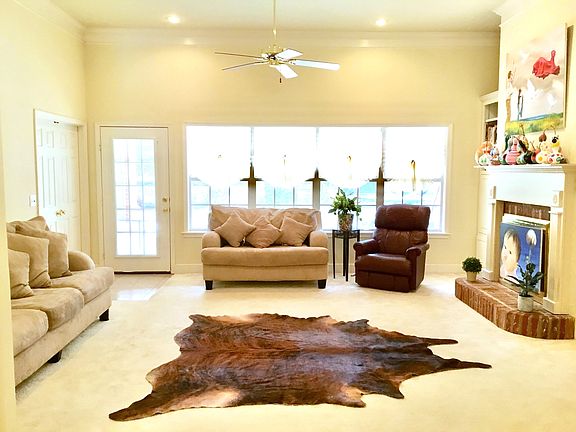 3rd image of 202 Winterset Dr