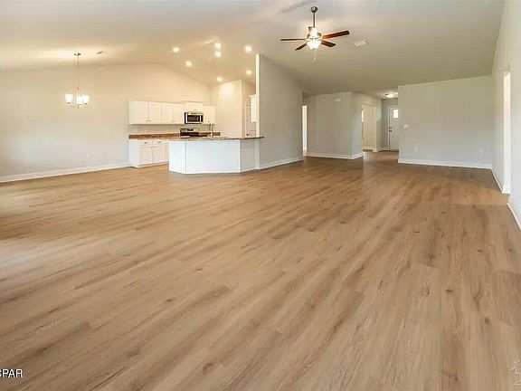 4th image of 9895 Summer Creek Dr