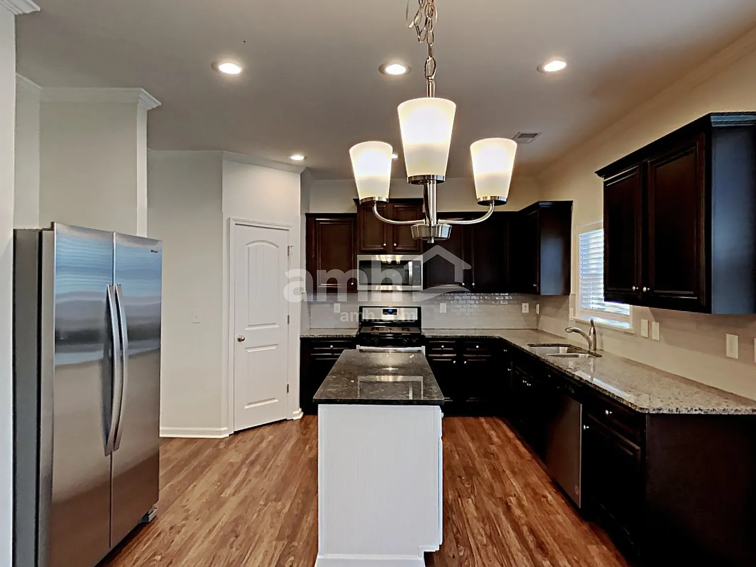 4 bed, 2.5 bath, 2254 sqft, $2,495 — Photo 4