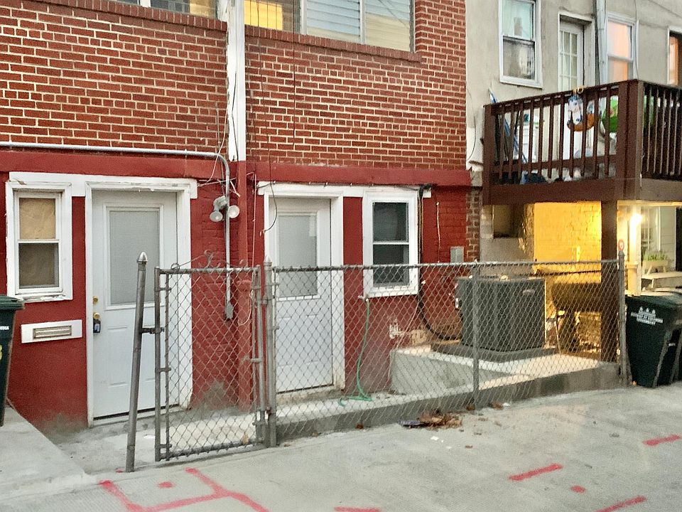 Entrance ( two exit/entrance doors to one apt)