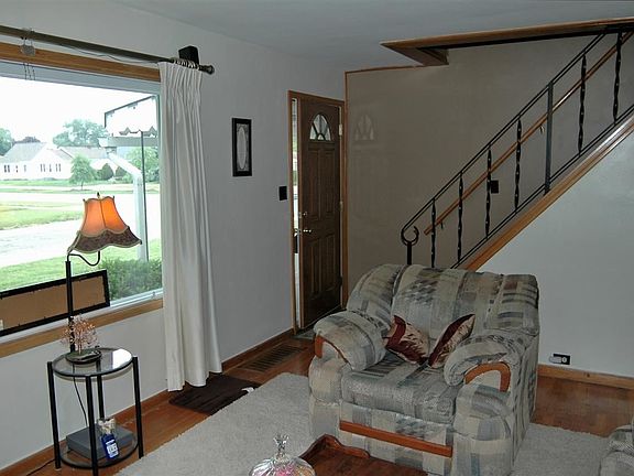 3rd image of 611 Somerset Ave