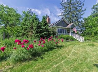 33 Cherry Tree Bend Rd, Port Murray, NJ 07865