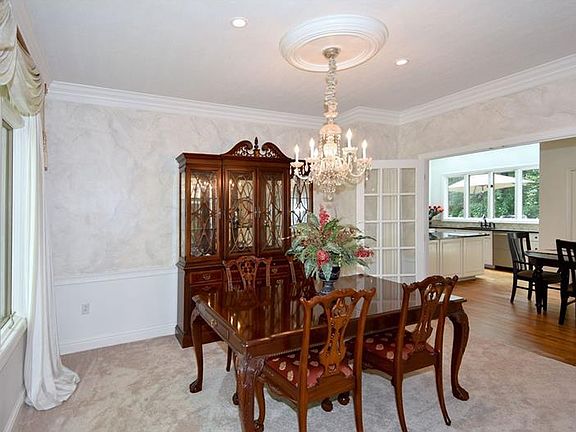 5th image of 104 Searight Dr