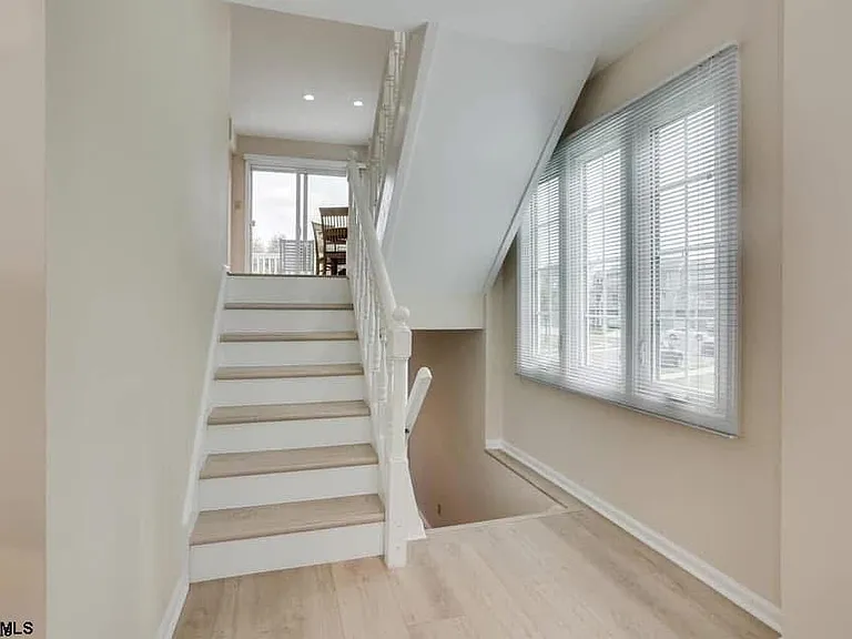 433 Albacore Ln — Photo 11
