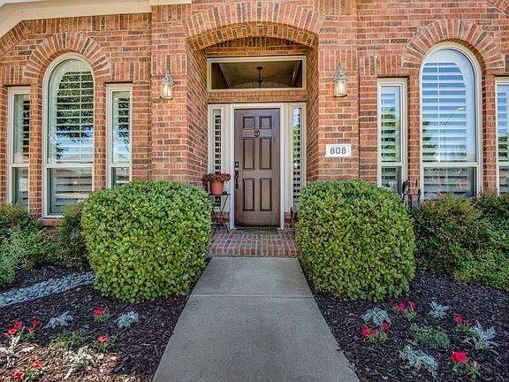 2nd image of 808 Fairwood Dr