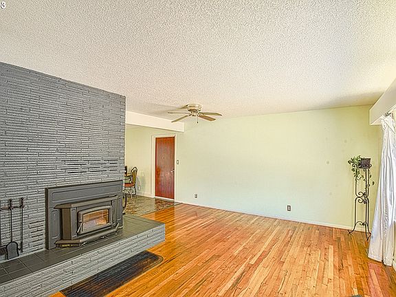 4th image of 2764 Columbia Blvd