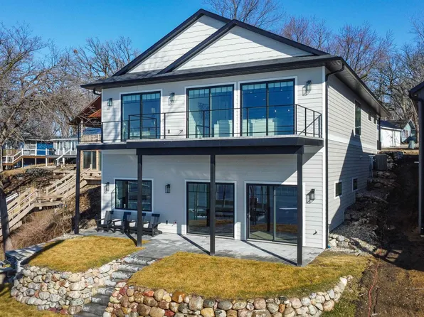 15365 212th Ave, Spirit Lake, IA 51360