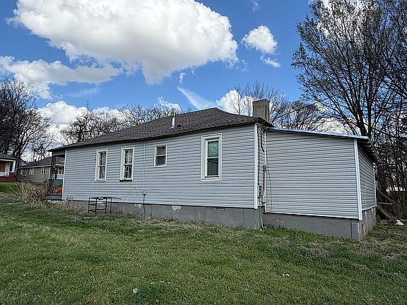 2nd image of 115 E Dempster Ave