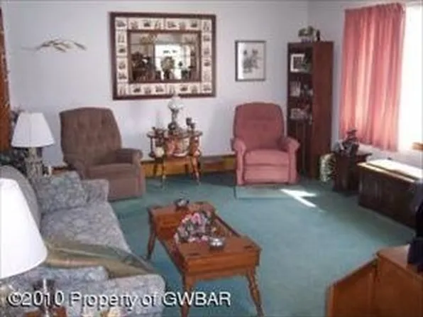 407 S Mountain Blvd, Mountain Top, PA 18707