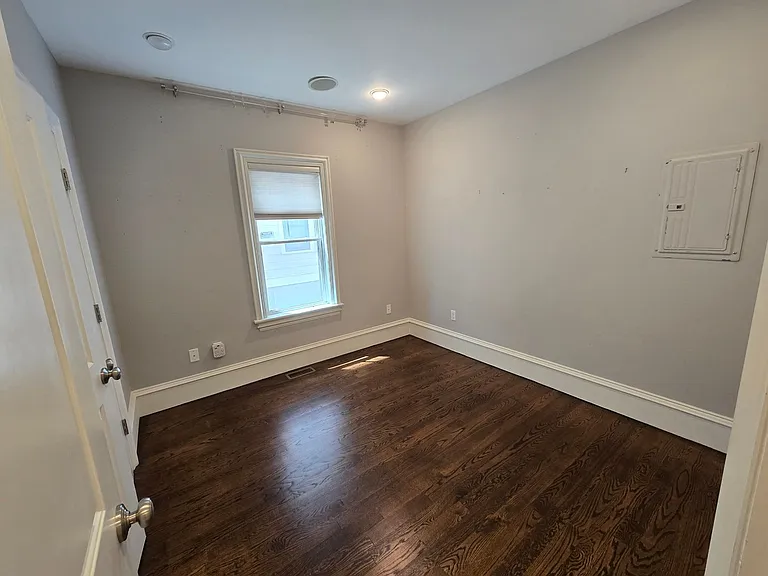 862 E 2nd St #1 — Photo 7