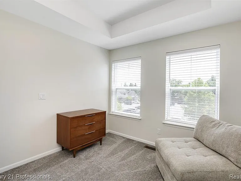 67 Kalter Dr — Photo 12