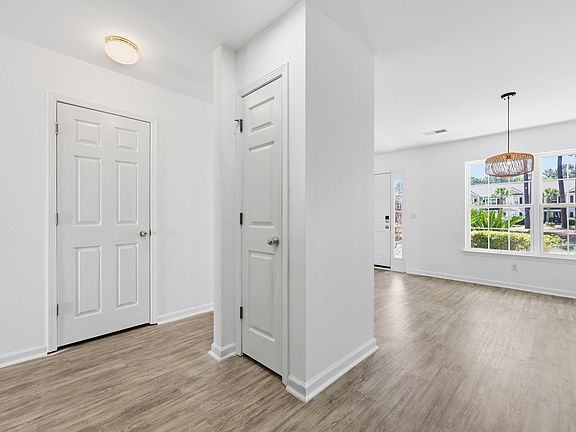 5th image of 4826 Willow Brook Ln