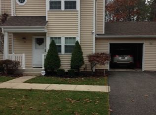 29 Rutledge Cmns, Yaphank, NY 11980