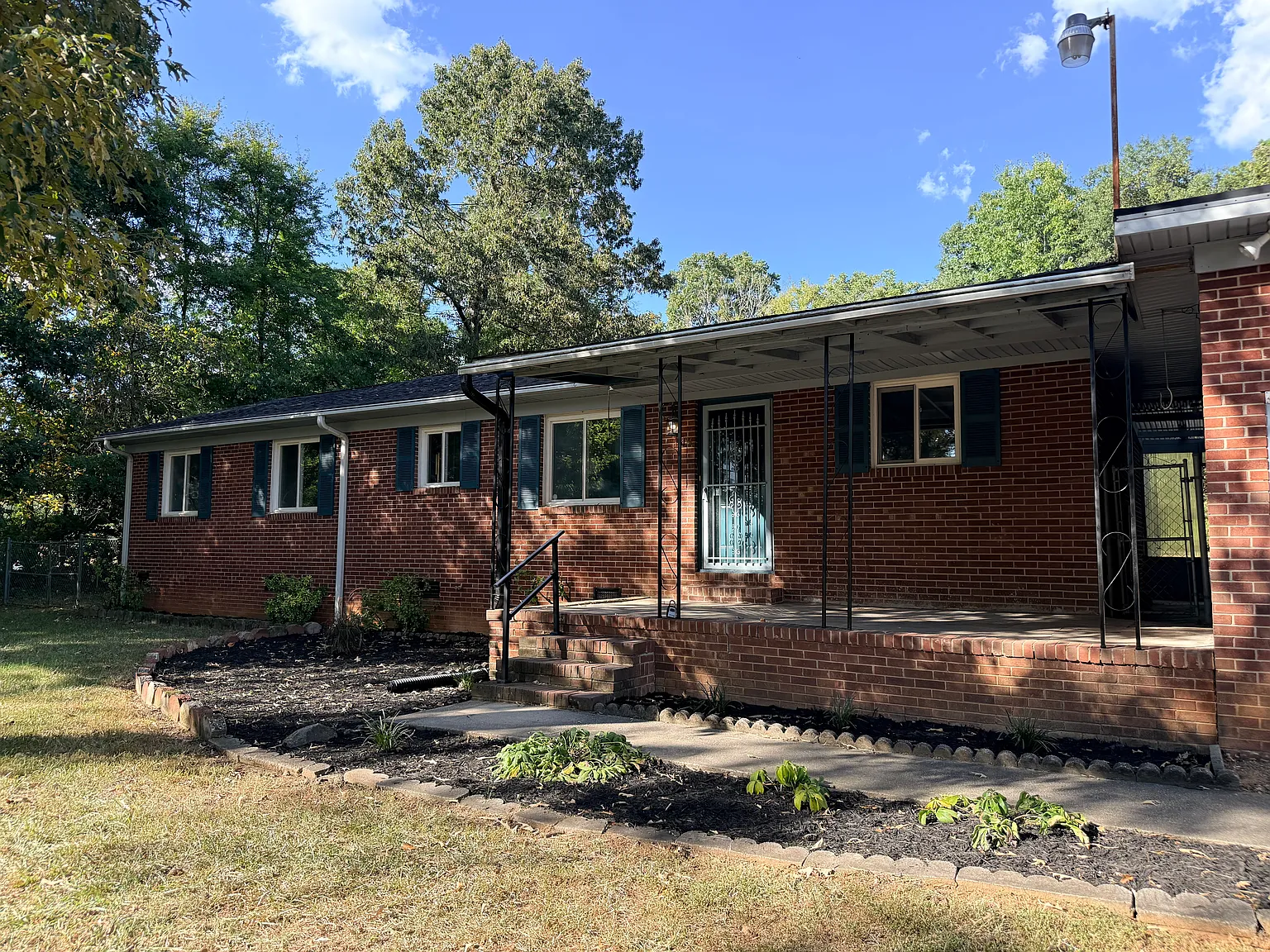 3 bed, 1700 sqft, $2,300 — Photo 2