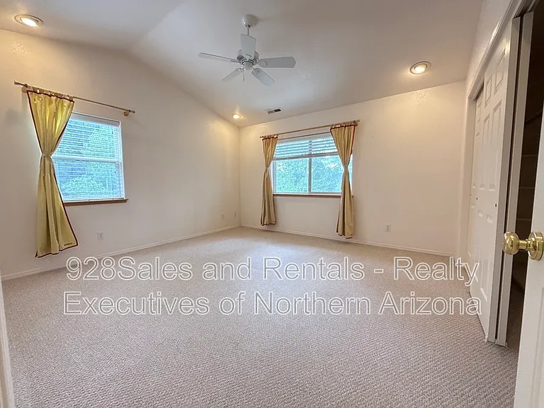 1808 W University Ave — Photo 10