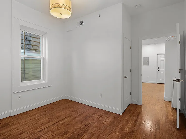 57 Trumbull St #2R — Photo 7