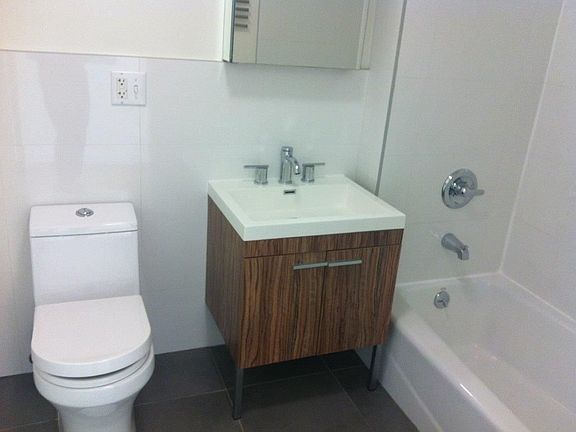 2nd image of 2550 Crescent St APT 6A