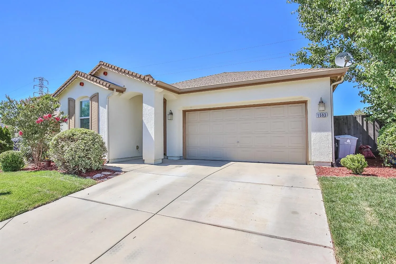 1593 Chateau Dr photo 1