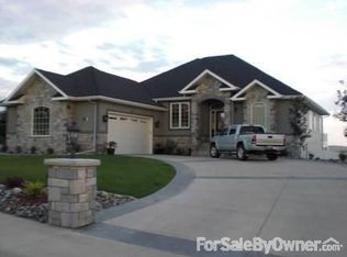 2306 Hillcrest Dr, Gillette, WY 82718