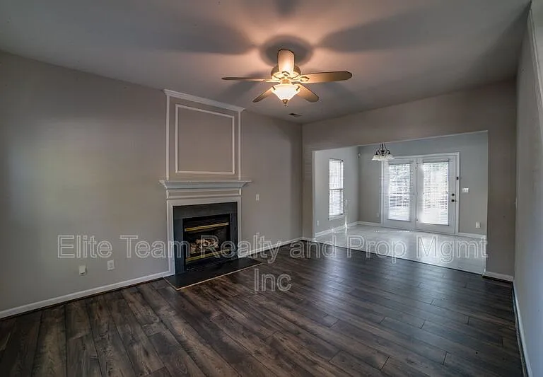 6434 Gatesville Ln — Photo 2