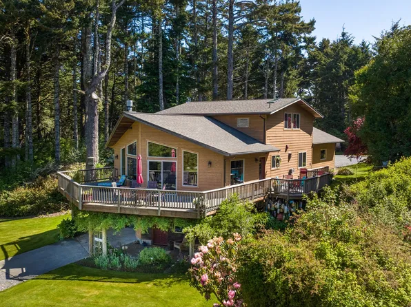 47577 Leeward St, Langlois, OR 97450