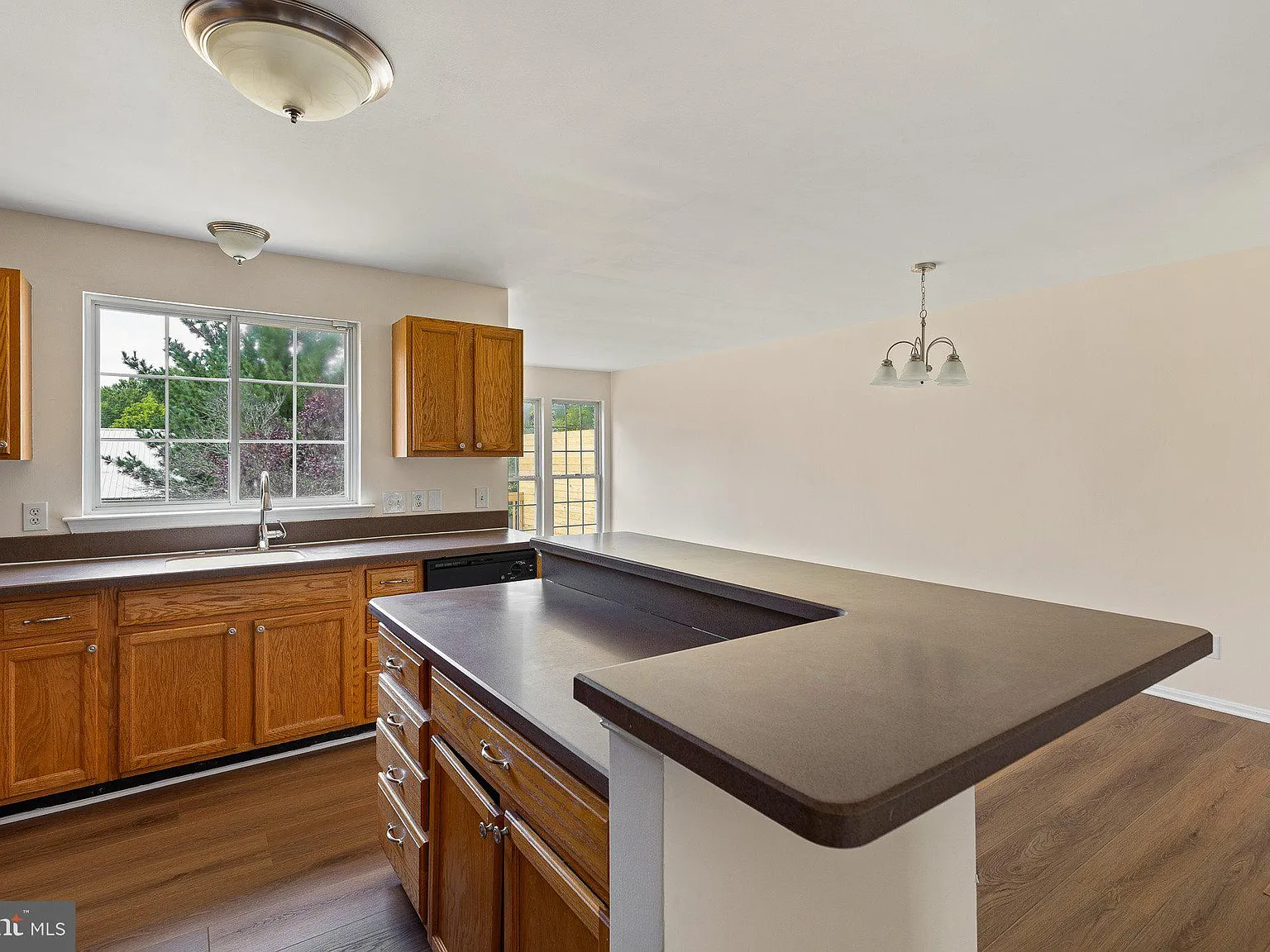 3 bed, 2.5 bath, 2365 sqft, $2,900 — Photo 3