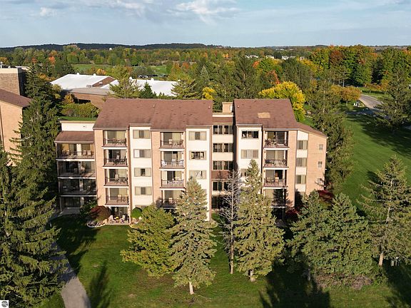 4th image of 5055 Valleyway Dr