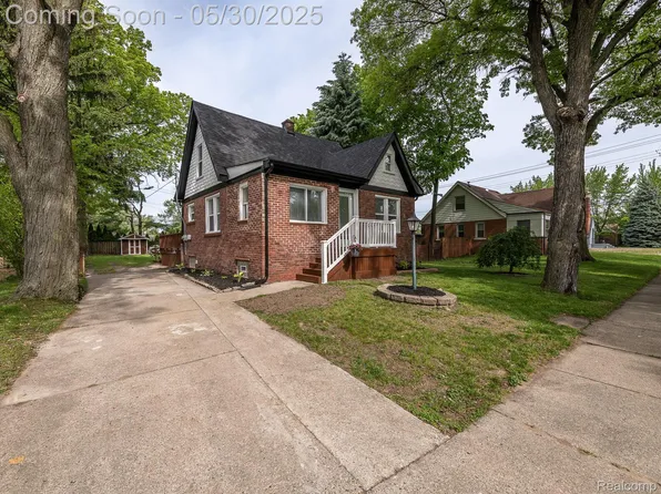 3914 Grindley Park St, Dearborn Heights, MI 48125