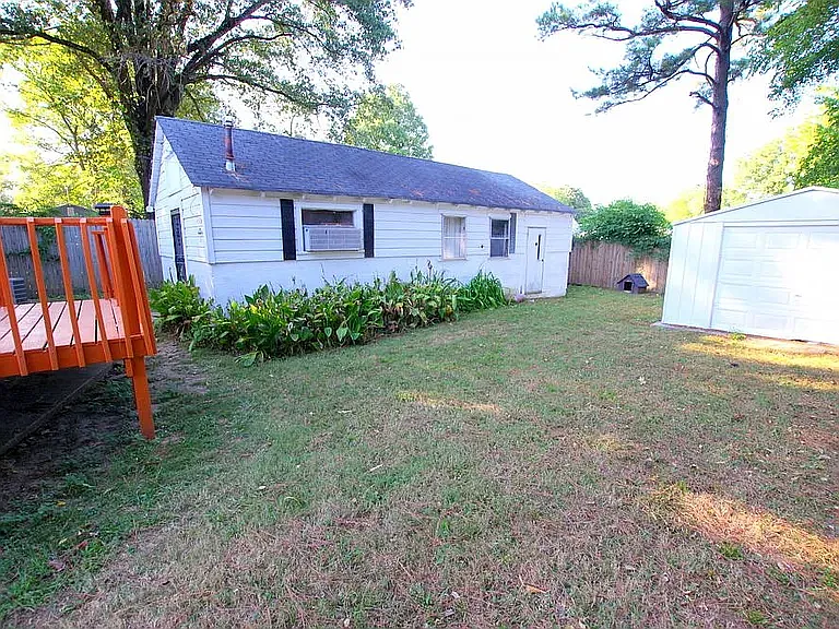 2606 School Ave — Photo 12