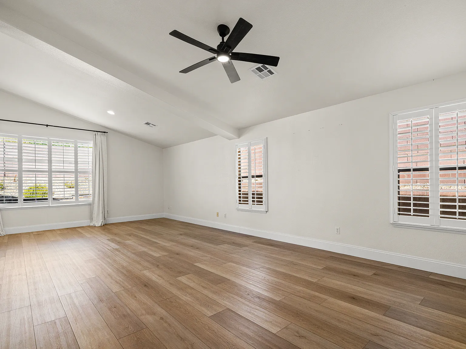 4 bed, 3066 sqft, $5,000 — Photo 4