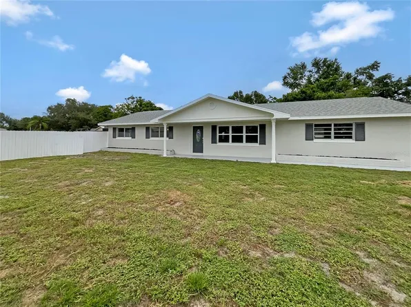 11045 Lake Eustis Dr, Leesburg, FL 34788