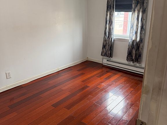 5th image of 917 S 16th St Floor 3