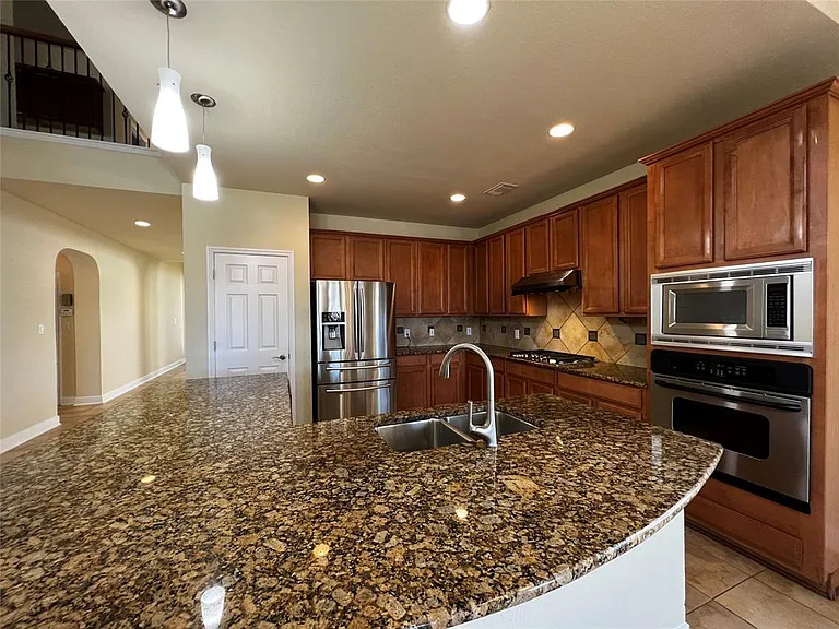 15224 Interlachen Dr — Photo 10