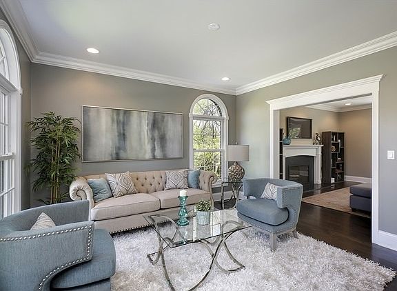 4th image of 2127 Glen Oak Dr