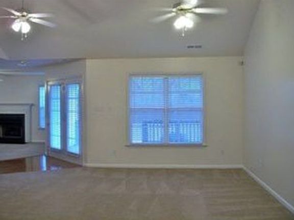 3rd image of 109 Summercreek Dr