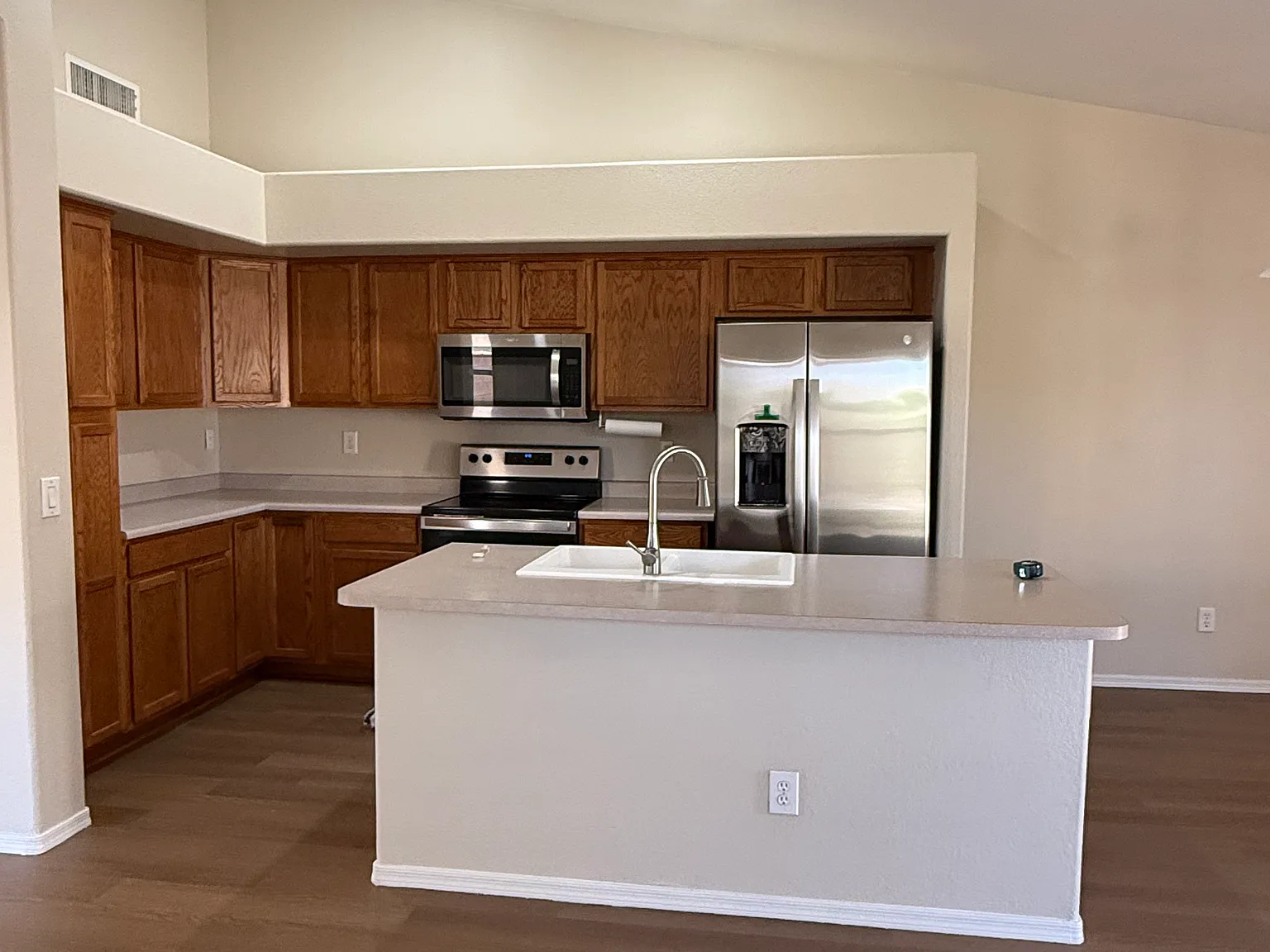 3 bed, 1669 sqft, $2,300 — Photo 3
