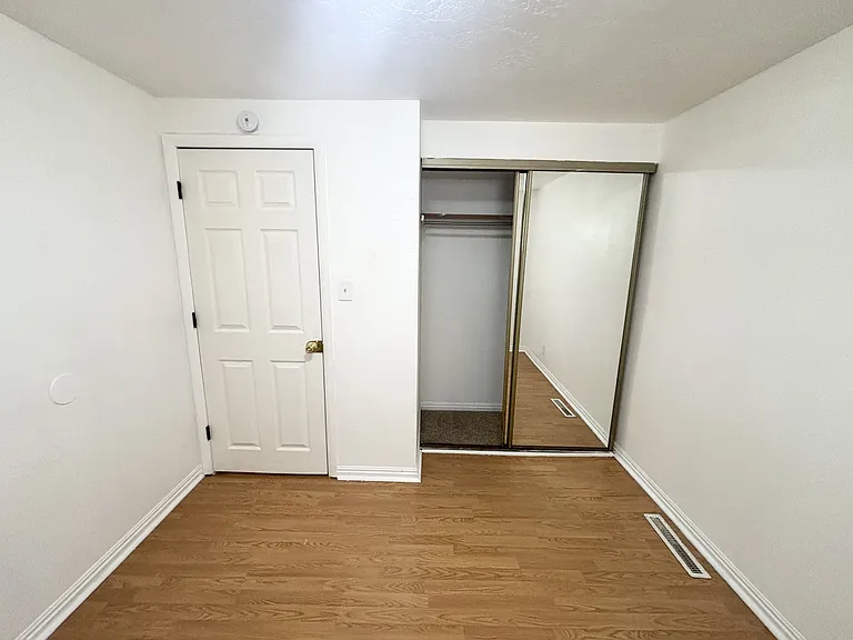 615 E 700 S — Photo 22