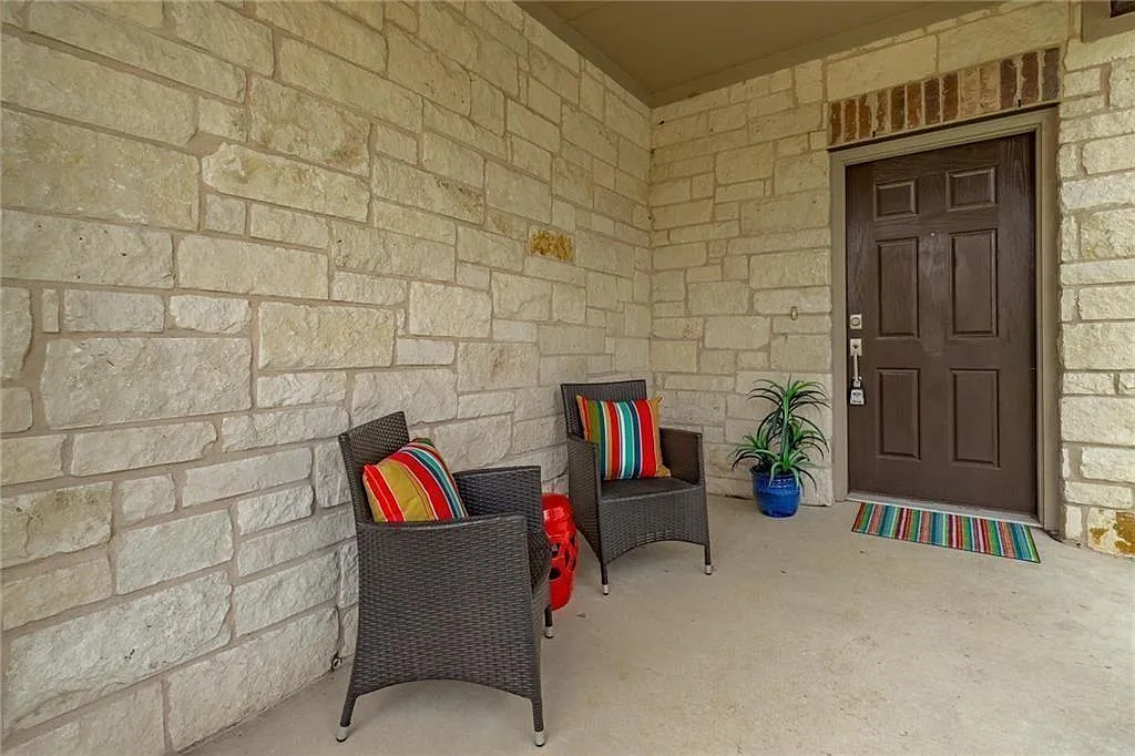 3 bed, 2.5 bath, 1752 sqft, $2,500 — Photo 2